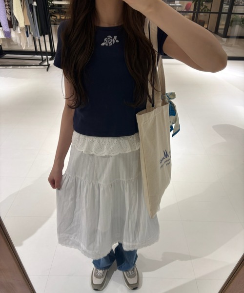 idem(イデム)の「idem rose graphic T-shirt / オリジナルローズグラフィックTシャツ(Tシャツ/カットソー・レディース・ネイビー/ブルー・FREE)」の5枚目の写真