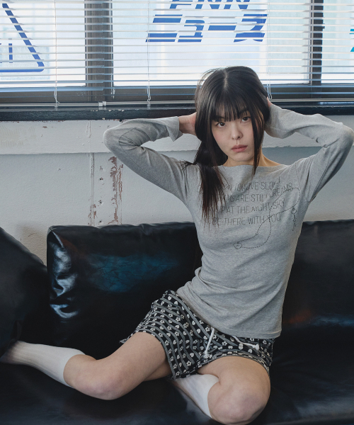 MIHEV(ミヘブ)の「M ネックレスグラフィックボートネックロングスリーブTシャツメランジ(Tシャツ/カットソー・レディース・その他・SMALL/MEDIUM)」の3枚目の写真