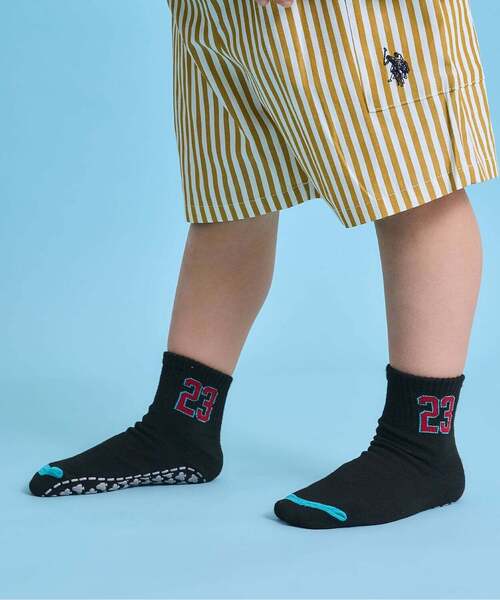 b・ROOM(ビールーム)の「ナンバーソックス(滑り止め付き)【子供服】【キッズ】【男の子】【女の子】(ソックス/靴下・キッズ・オレンジ/イエロー/ブルー/ライトベージュ/ブラック/グリーン・M/S)」の2枚目の写真