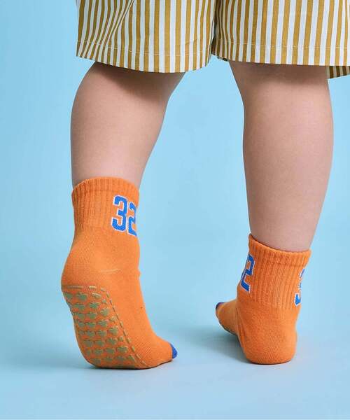 b・ROOM(ビールーム)の「ナンバーソックス(滑り止め付き)【子供服】【キッズ】【男の子】【女の子】(ソックス/靴下・キッズ・オレンジ/イエロー/ブルー/ライトベージュ/ブラック/グリーン・M/S)」の16枚目の写真