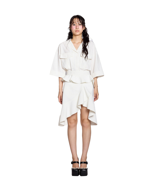 GREEDILOUS(グリディアス)の「Ruffle Square Neck White Top(その他トップス・レディース・その他・X-SMALL/SMALL/MEDIUM/LARGE)」の1枚目の写真
