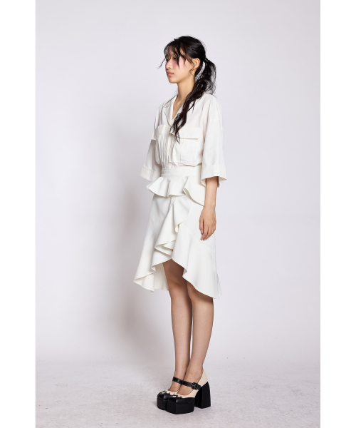 GREEDILOUS(グリディアス)の「Ruffle Square Neck White Top(その他トップス・レディース・その他・X-SMALL/SMALL/MEDIUM/LARGE)」の3枚目の写真