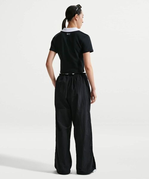 NIKE(ナイキ)の「ナイキ スポーツウェア ウィメンズ ショートスリーブ ポロ クロップトップス / Nike Sportswear Women's Short-Sleeve Polo Crop Top IR7565-010 Black(ポロシャツ・レディース・ブラック・XL/L/XS/M/S)」の5枚目の写真