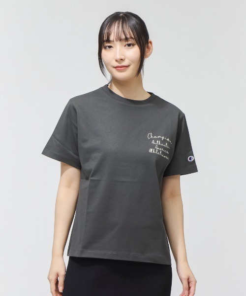 Champion（チャンピオン）の「【別注】チャンピオン  SHORT SLEEVE T-SHIRT 限定コラボ（Tシャツ/カットソー・レディース・チャコールグレー/ホワイト・M/L）」の5枚目の写真