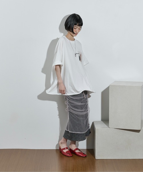 THE YOn（ザヨン）の「フォルムヘムフォトプリントビッグT（Tシャツ/カットソー・レディース・ブラック/オフホワイト/グレー・FREE）」の17枚目の写真