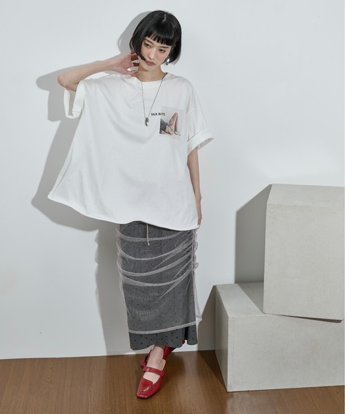 THE YOn（ザヨン）の「フォルムヘムフォトプリントビッグT（Tシャツ/カットソー・レディース・ブラック/オフホワイト/グレー・FREE）」の20枚目の写真