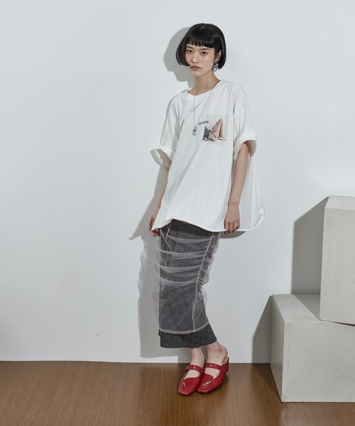 THE YOn（ザヨン）の「フォルムヘムフォトプリントビッグT（Tシャツ/カットソー・レディース・ブラック/オフホワイト/グレー・FREE）」の21枚目の写真