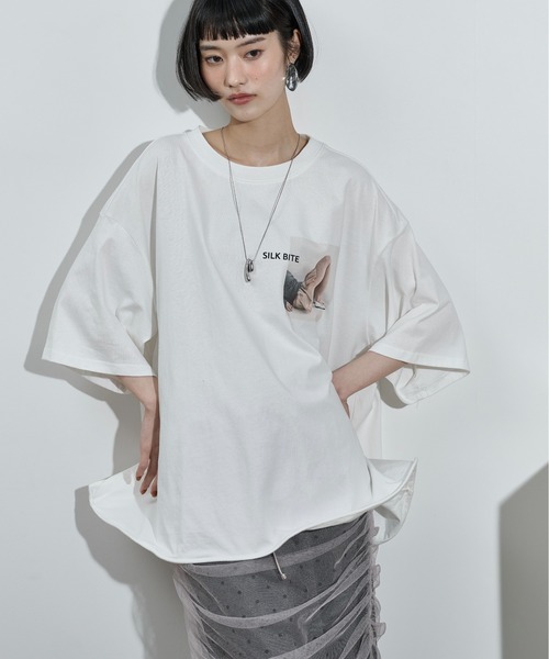 THE YOn（ザヨン）の「フォルムヘムフォトプリントビッグT（Tシャツ/カットソー・レディース・ブラック/オフホワイト/グレー・FREE）」の9枚目の写真