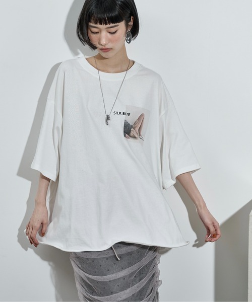 THE YOn（ザヨン）の「フォルムヘムフォトプリントビッグT（Tシャツ/カットソー・レディース・ブラック/オフホワイト/グレー・FREE）」の10枚目の写真