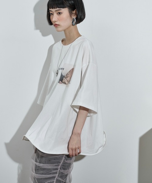 THE YOn（ザヨン）の「フォルムヘムフォトプリントビッグT（Tシャツ/カットソー・レディース・ブラック/オフホワイト/グレー・FREE）」の12枚目の写真