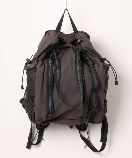 IO(イオ)(イオ)の「FRANK PRODUCTS / 2WAY WANDER BAG-Msize / FR2026SS001WB(バックパック/リュック・レディース・イエロー/ブラック・MEDIUM)」の2枚目の写真