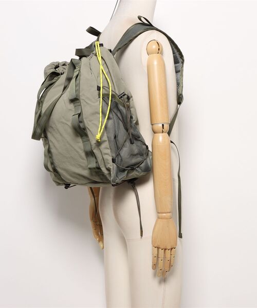 IO(イオ)(イオ)の「FRANK PRODUCTS / 2WAY WANDER BAG-Msize / FR2026SS001WB(バックパック/リュック・レディース・イエロー/ブラック・MEDIUM)」の6枚目の写真