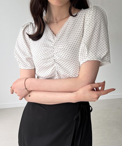 junoah(ジュノア)の「レースドッキング半袖ギャザートップス(シャツ/ブラウス・レディース・ホワイト/ブラウン/ブラック・SMALL/LARGE/MEDIUM)」の10枚目の写真