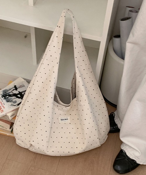 gossip!ロサンゼルス(ゴシップロサンゼルス)の「Y2K ドット柄 キャンバス ホボ トートバッグ 【A4サイズ収納可能】 《通勤・通学に!》(ショルダーバッグ・レディース・ホワイト/ブラック・FREE)」の13枚目の写真