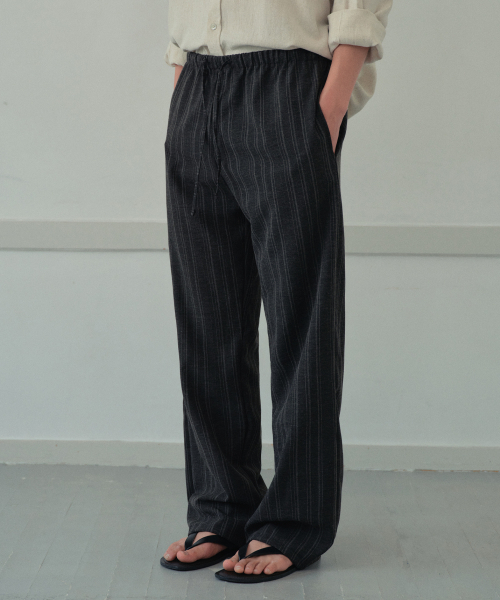WEDNESDAY OASIS(ウェンズデーオアシス)の「クラークストライプセミワイドパンツ_BLACK(WB6PT16)(その他パンツ・メンズ・ブラック・MEDIUM/LARGE)」の2枚目の写真