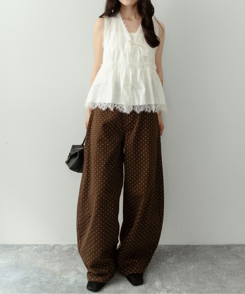 on:nue（オンニュ）の「【on:nue】[着用動画あり！/2色展開/2サイズ展開] ドットボリュームバレルパンツ /2026 SS COLLECTION（その他パンツ・レディース・アイボリー/ブラウン・MEDIUM/SMALL）」の4枚目の写真