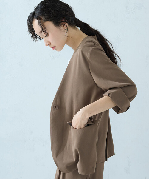 COMME CA ISM(コムサイズム)の「【UVカット・吸水速乾・接触冷感】kireri ドライヴィンテージ ノーカラージャケット/セットアップ対応(ノーカラージャケット・レディース・ネイビー/ブラウン・LARGE/MEDIUM)」の6枚目の写真