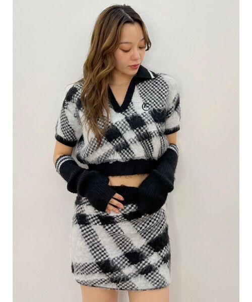 EVRIS（エヴリス）の「チェックショートニットトップス【セットアップ着用可能】　秋服（ニット/セーター・レディース・ブラック/グリーン/レッド・FREE）」の2枚目の写真