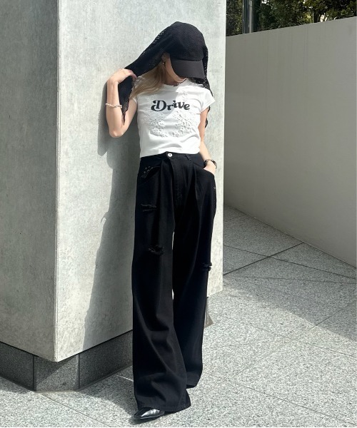 Ameri(アメリ)の「TATTOO STUDS DENIM PANTS(デニムパンツ・レディース・ブルー/ブラック・26inch/25inch/24inch)」の3枚目の写真
