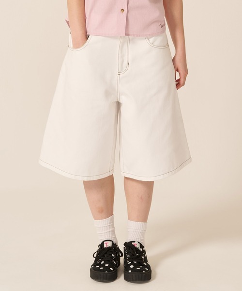 TINA:JOJUN(ティーナジョジュン)の「オーバーサイズ ハーフ チノパンツ TINA:JOJUN(チノパンツ・レディース・ホワイト/ダークブラウン・S/M)」の1枚目の写真