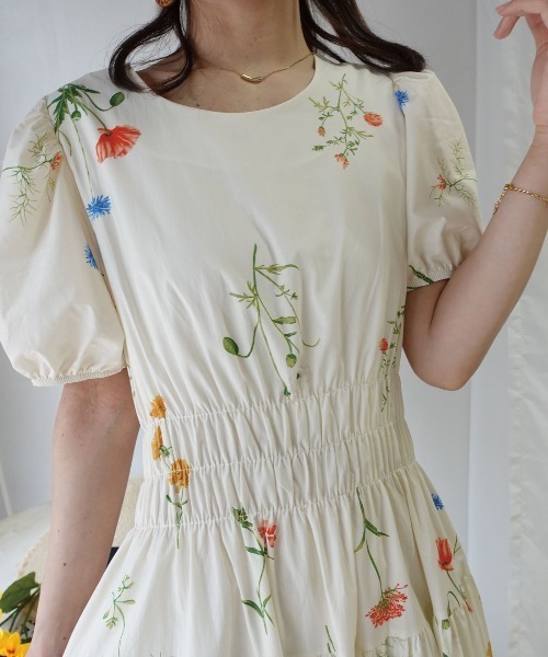 CORNERS(コーナーズ)の「フラワープリントギャザーパフスリーブワンピース(ワンピース・レディース・アイボリー/ブラック・M)」の21枚目の写真