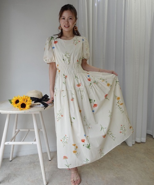 CORNERS(コーナーズ)の「フラワープリントギャザーパフスリーブワンピース(ワンピース・レディース・アイボリー/ブラック・M)」の15枚目の写真