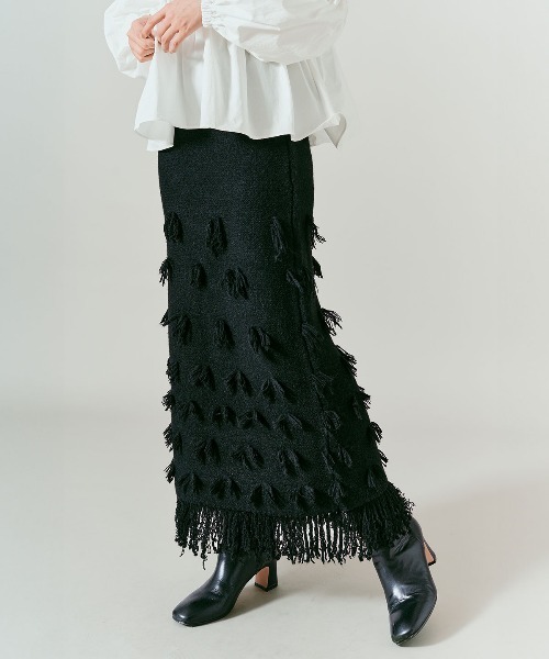 W:Huku(フーク)の「ポイント フリンジ ニット ナロー スカート / Pointed Fringe Knit Narrow Skirt(スカート・レディース・チャコール/アイボリー/ブラック・FREE)」の5枚目の写真