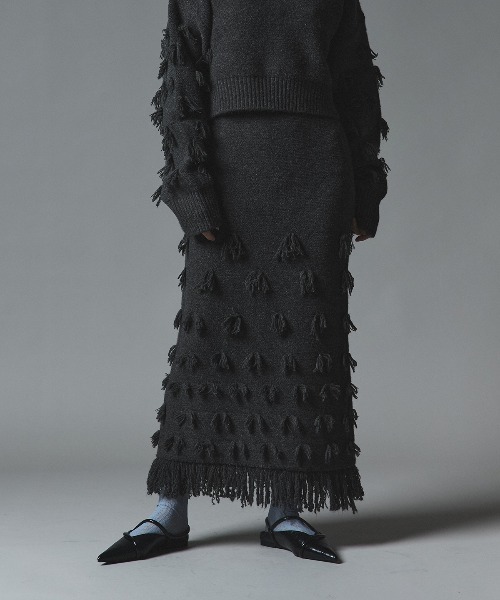 W:Huku(フーク)の「ポイント フリンジ ニット ナロー スカート / Pointed Fringe Knit Narrow Skirt(スカート・レディース・チャコール/アイボリー/ブラック・FREE)」の12枚目の写真