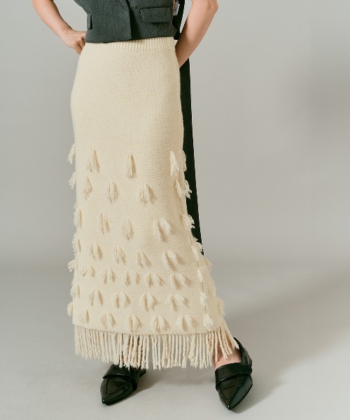 W:Huku(フーク)の「ポイント フリンジ ニット ナロー スカート / Pointed Fringe Knit Narrow Skirt(スカート・レディース・チャコール/アイボリー/ブラック・FREE)」の17枚目の写真