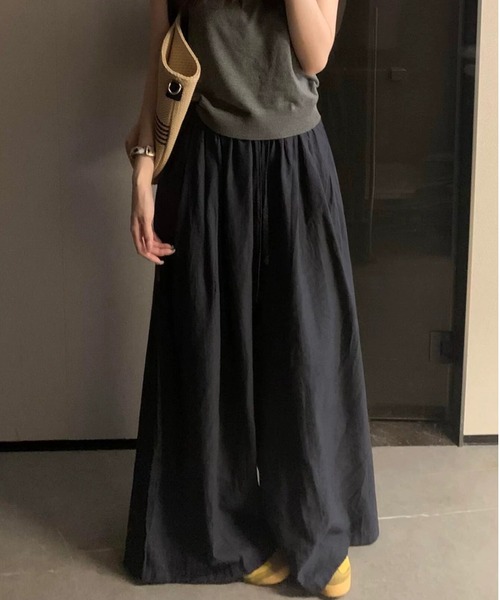 LUCPY(ラクピー)の「ボリュームワイドイージーパンツ(デニムパンツ・レディース・ブラック・X-LARGE/LARGE/MEDIUM/SMALL)」の2枚目の写真