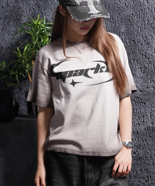 1111clothing(ワンフォークロージング)の「スプレー加工 テレコTシャツ / Spray-Printed Ribbed T-Shirt(Tシャツ/カットソー・メンズ・チャコールグレー/ホワイト/ピンク・L/M)」の2枚目の写真