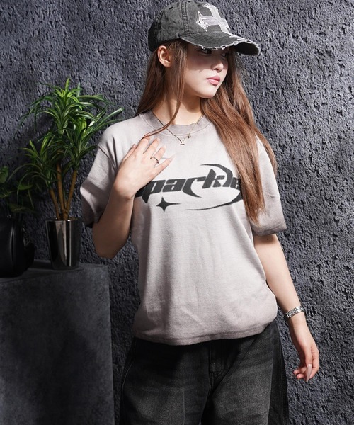 1111clothing(ワンフォークロージング)の「スプレー加工 テレコTシャツ / Spray-Printed Ribbed T-Shirt(Tシャツ/カットソー・メンズ・チャコールグレー/ホワイト/ピンク・L/M)」の7枚目の写真