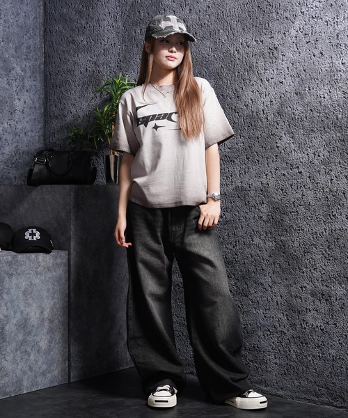 1111clothing(ワンフォークロージング)の「スプレー加工 テレコTシャツ / Spray-Printed Ribbed T-Shirt(Tシャツ/カットソー・メンズ・チャコールグレー/ホワイト/ピンク・L/M)」の8枚目の写真