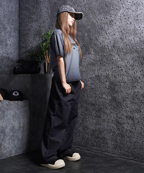 1111clothing(ワンフォークロージング)の「スプレー加工 テレコTシャツ / Spray-Printed Ribbed T-Shirt(Tシャツ/カットソー・メンズ・チャコールグレー/ホワイト/ピンク・L/M)」の18枚目の写真