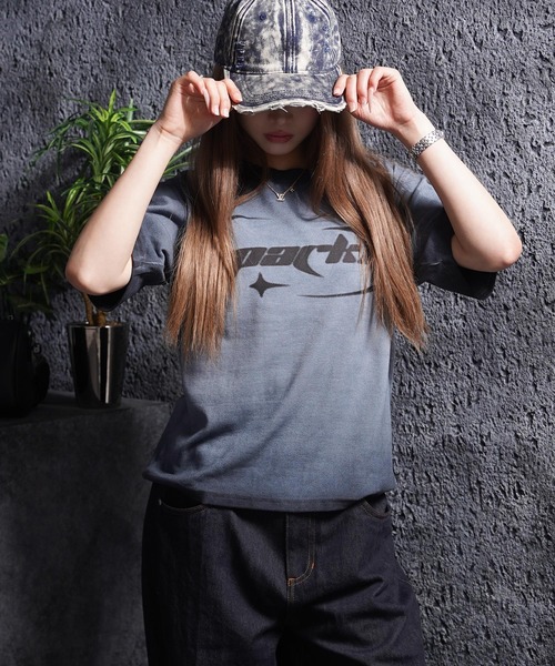 1111clothing(ワンフォークロージング)の「スプレー加工 テレコTシャツ / Spray-Printed Ribbed T-Shirt(Tシャツ/カットソー・メンズ・チャコールグレー/ホワイト/ピンク・L/M)」の19枚目の写真