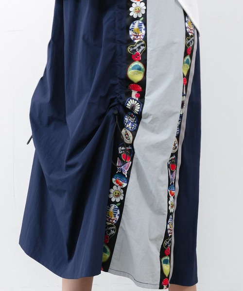 ScoLar(スカラー)の「ScoLar(スカラー) ポップロゴテープ入り 撥水加工スカート(スカート・レディース・ネイビー/ブラック・MEDIUM)」の5枚目の写真