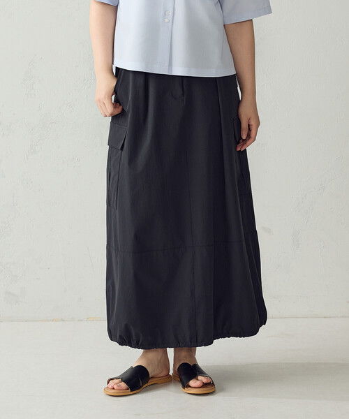 COMME CA ISM（コムサイズム）の「ナイロンストレッチ バルーンカーゴスカート（スカート・レディース・ベージュ/チャコール・LARGE/MEDIUM）」の4枚目の写真
