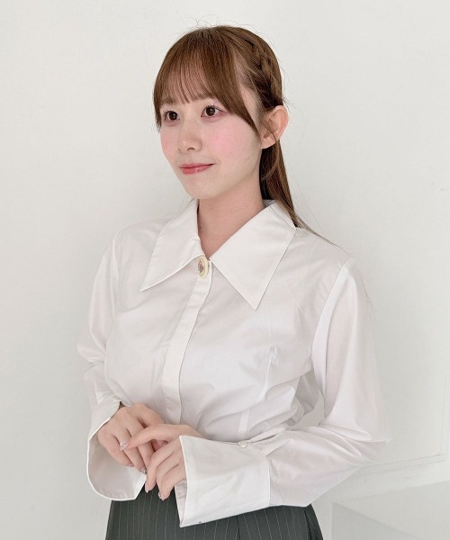 an another angelus(アンアナザーアンジェラス)の「カメオブローチ付きロングカラーシャツ/fint フィント(シャツ/ブラウス・レディース・オフホワイト/ラベンダー・FREE)」の6枚目の写真