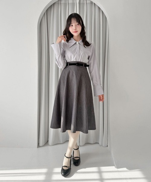 an another angelus(アンアナザーアンジェラス)の「カメオブローチ付きロングカラーシャツ/fint フィント(シャツ/ブラウス・レディース・オフホワイト/ラベンダー・FREE)」の3枚目の写真