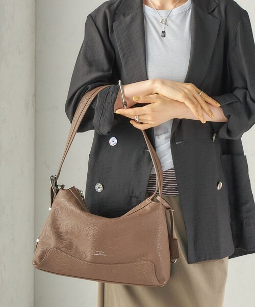 SHIPS(シップス)の「【WEB限定】George Cinq: ONE HANDLE BAG(ショルダーバッグ・レディース・ブラック/ブラウン/ベージュ系・ONE SIZE)」の3枚目の写真