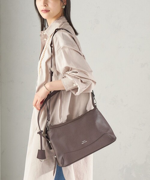 SHIPS(シップス)の「【WEB限定】George Cinq: ONE HANDLE BAG(ショルダーバッグ・レディース・ブラック/ブラウン/ベージュ系・ONE SIZE)」の2枚目の写真