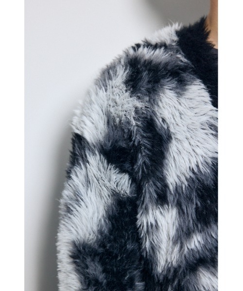 AZUL by moussy（アズールバイマウジー）の「起毛総柄カーディガン 秋服 冬服　シャギー　ニットトップス　ニットカーディガン（カーディガン/ボレロ・メンズ・グリーン系その他2/ブラック系その他/レッド系その他・MEDIUM/LARGE）」の11枚目の写真