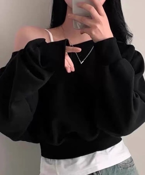ampm(エーエムピーエム)の「スウェット オフショルダートップス ワンショルダークロップド丈 トレーナー(Tシャツ/カットソー・レディース・ホワイト/ブラック/グレー・FREE)」の3枚目の写真