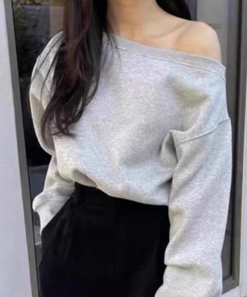 ampm(エーエムピーエム)の「スウェット オフショルダートップス ワンショルダークロップド丈 トレーナー(Tシャツ/カットソー・レディース・ホワイト/ブラック/グレー・FREE)」の22枚目の写真