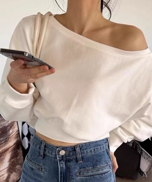 ampm(エーエムピーエム)の「スウェット オフショルダートップス ワンショルダークロップド丈 トレーナー(Tシャツ/カットソー・レディース・ホワイト/ブラック/グレー・FREE)」の6枚目の写真