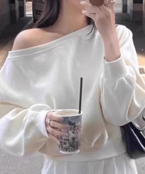 ampm(エーエムピーエム)の「スウェット オフショルダートップス ワンショルダークロップド丈 トレーナー(Tシャツ/カットソー・レディース・ホワイト/ブラック/グレー・FREE)」の12枚目の写真