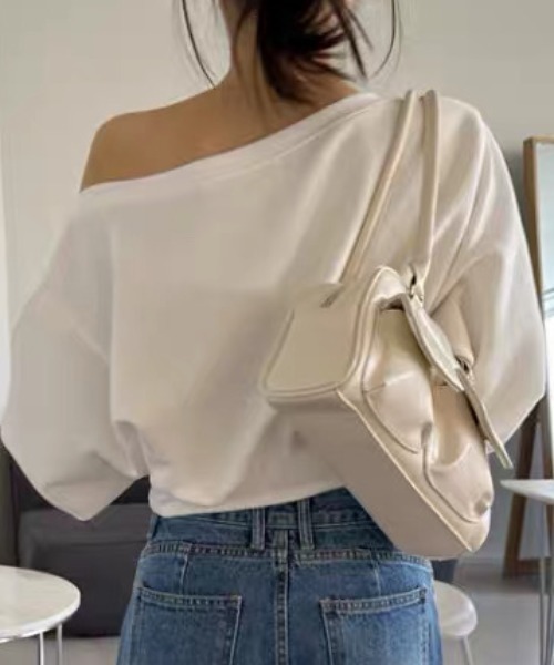 ampm(エーエムピーエム)の「スウェット オフショルダートップス ワンショルダークロップド丈 トレーナー(Tシャツ/カットソー・レディース・ホワイト/ブラック/グレー・FREE)」の7枚目の写真