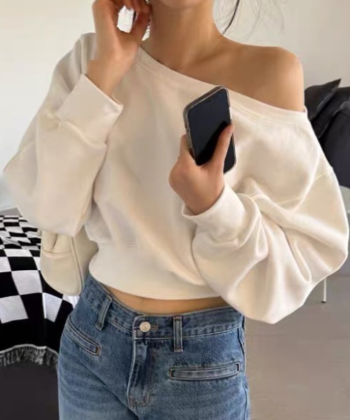 ampm(エーエムピーエム)の「スウェット オフショルダートップス ワンショルダークロップド丈 トレーナー(Tシャツ/カットソー・レディース・ホワイト/ブラック/グレー・FREE)」の8枚目の写真