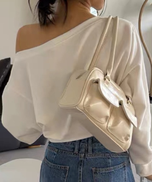 ampm(エーエムピーエム)の「スウェット オフショルダートップス ワンショルダークロップド丈 トレーナー(Tシャツ/カットソー・レディース・ホワイト/ブラック/グレー・FREE)」の11枚目の写真