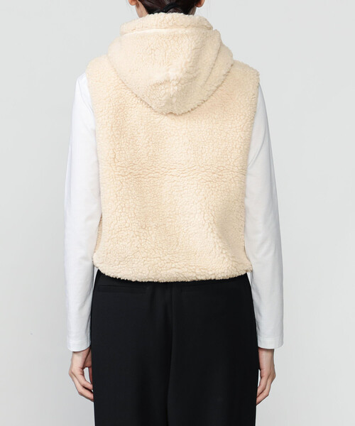 GYMPHLEX(ジムフレックス)の「Gymphlex | ボア フード ショート ベスト WOMEN(ベスト・レディース・アイボリー/ベージュ・14)」の14枚目の写真